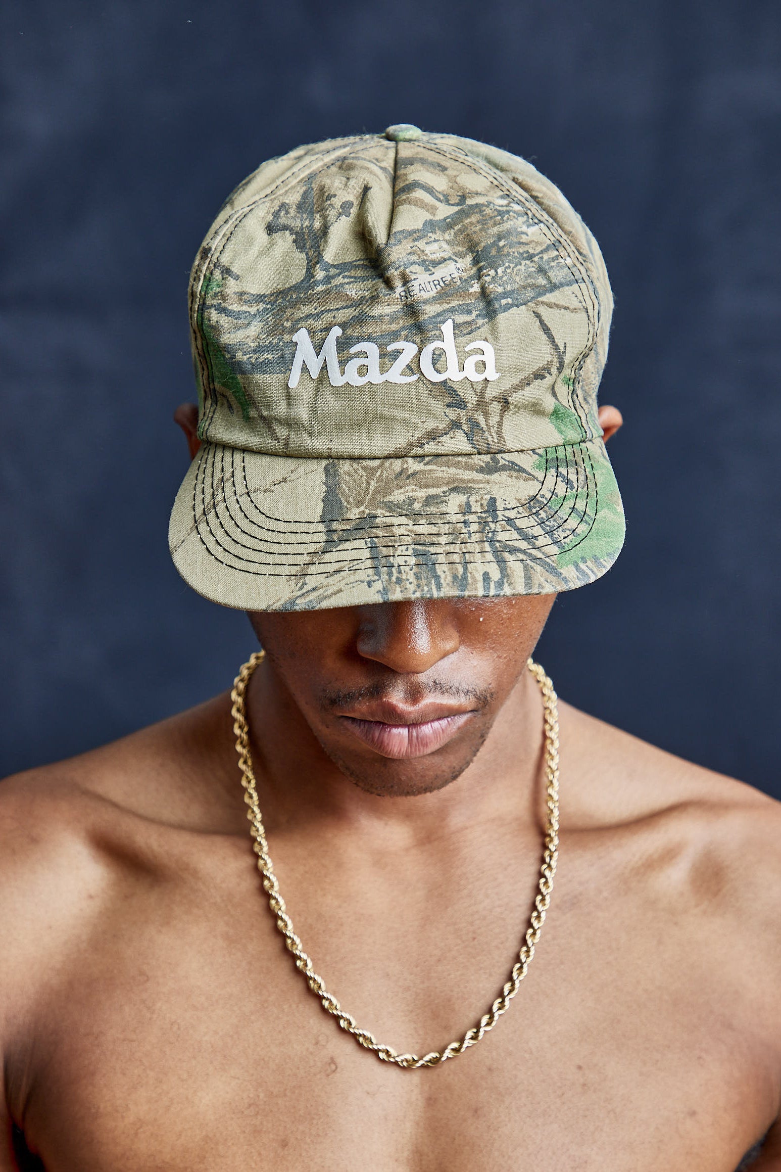 Es ist eine Mazda Trucker Cap