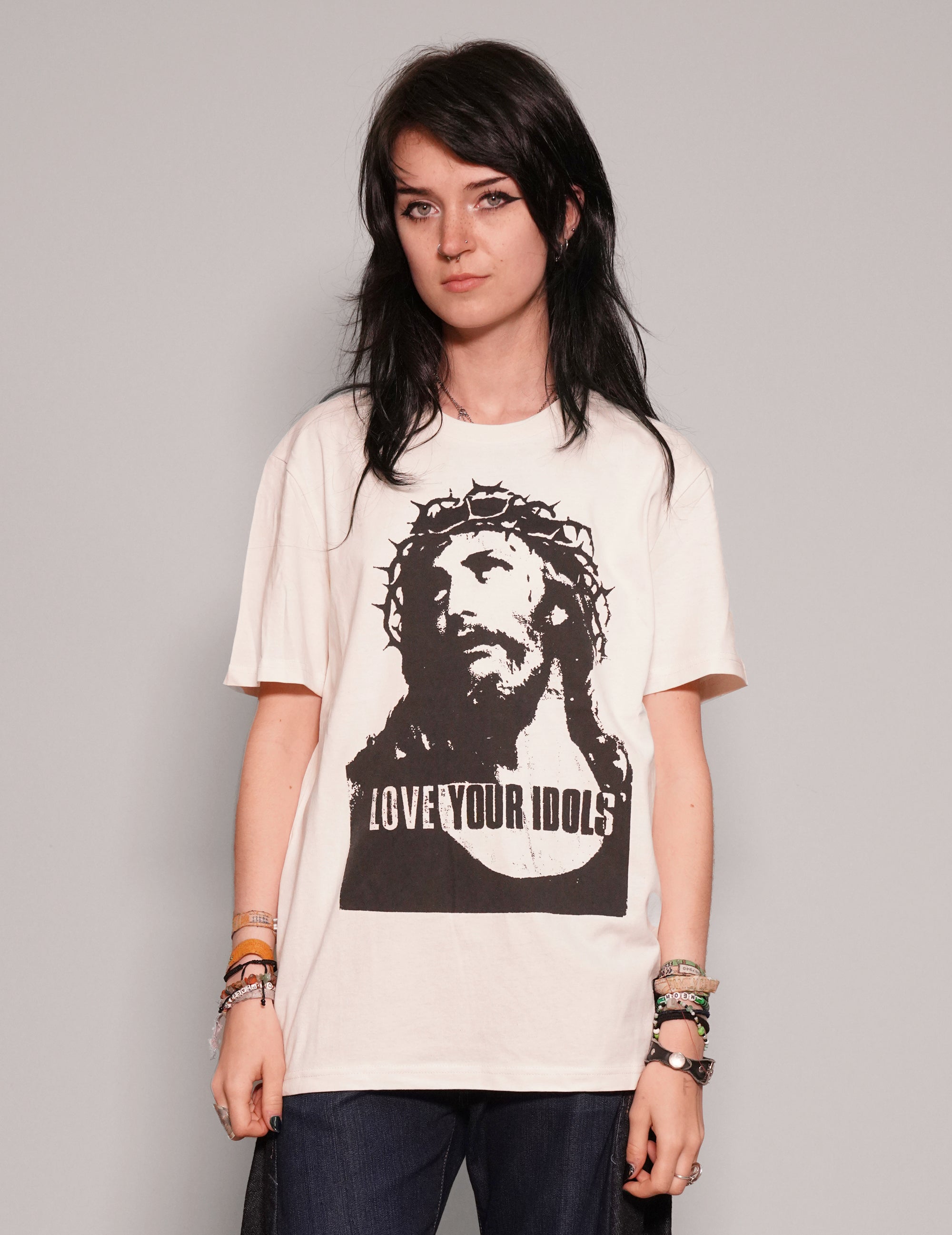 "Love Your Idols" T-Shirt in Ecru
