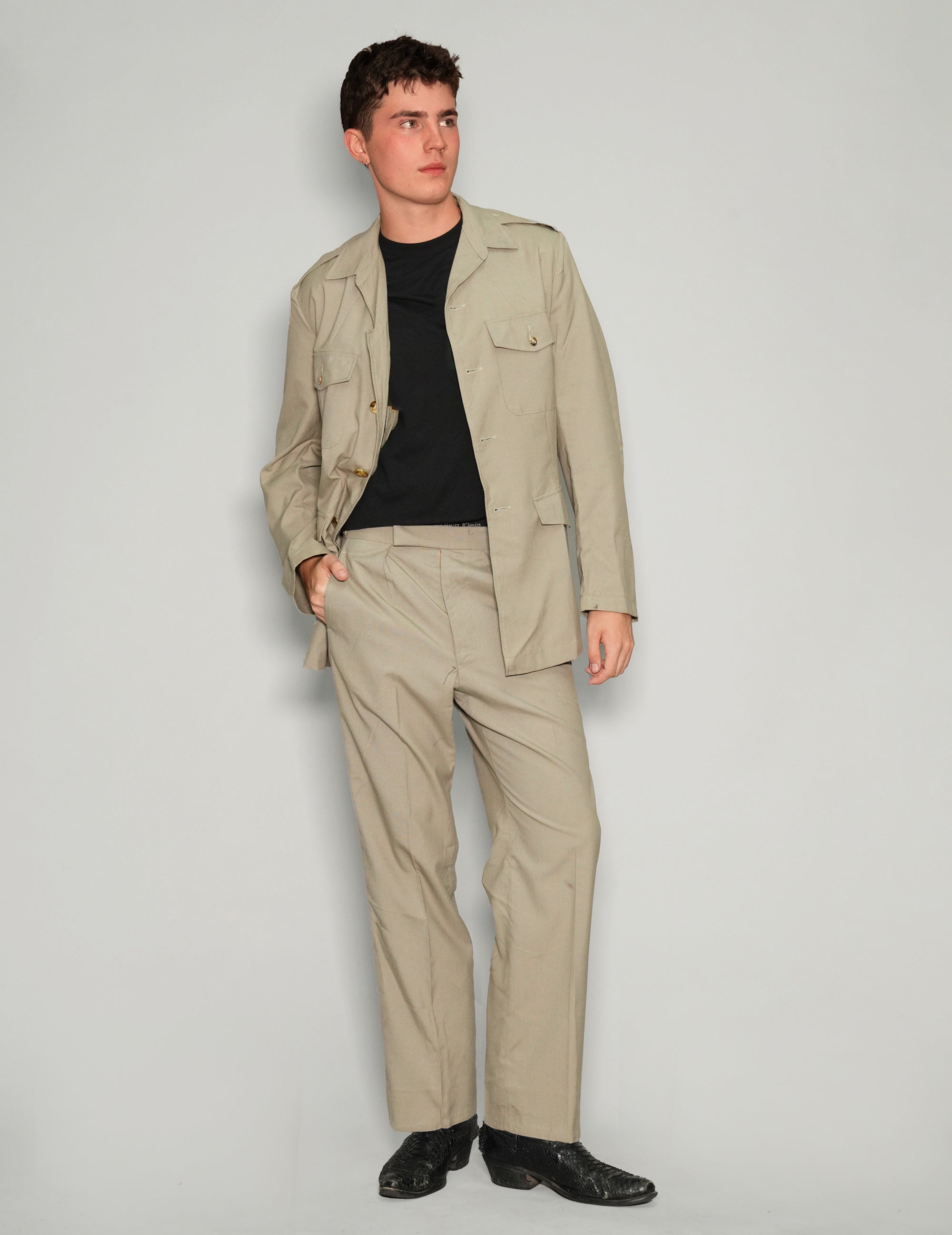 Costume militaire kaki