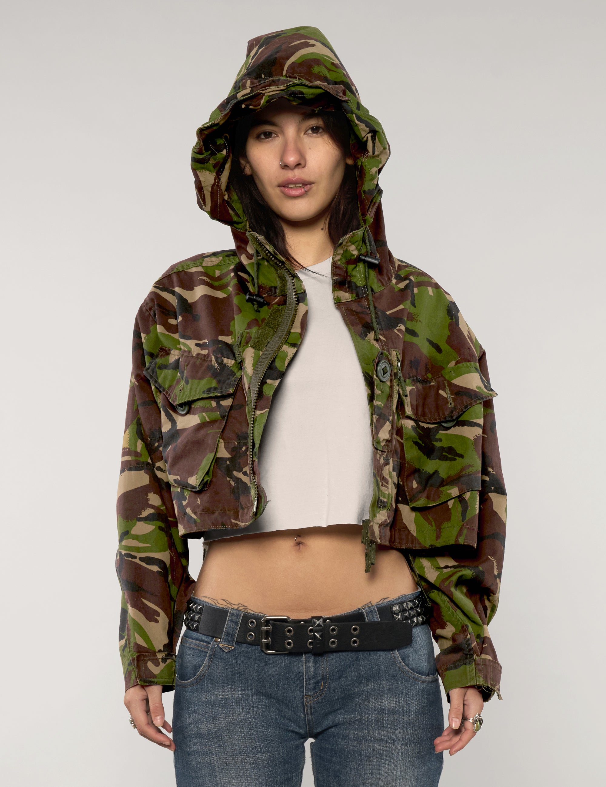 Kurze Kapuzenjacke im Camouflage-Look