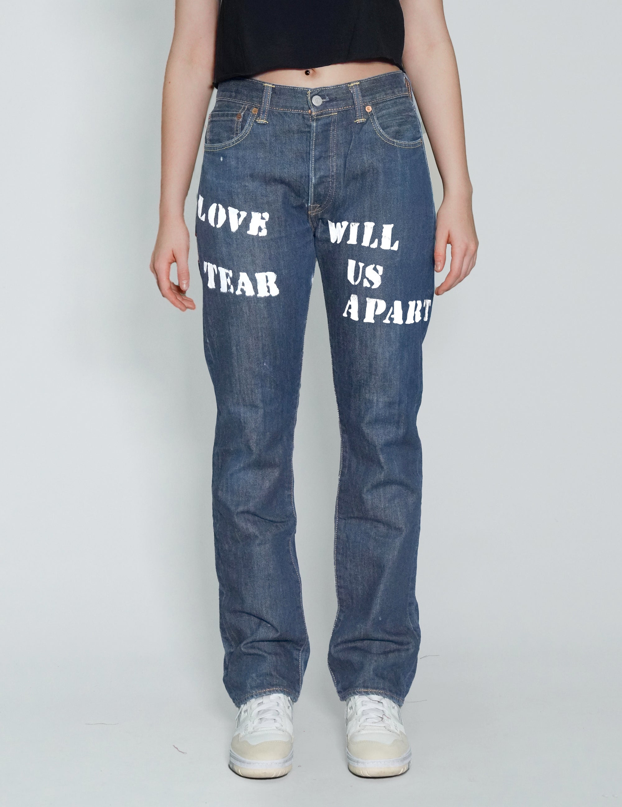 Jean « Love Will Tear Us Apart » en bleu