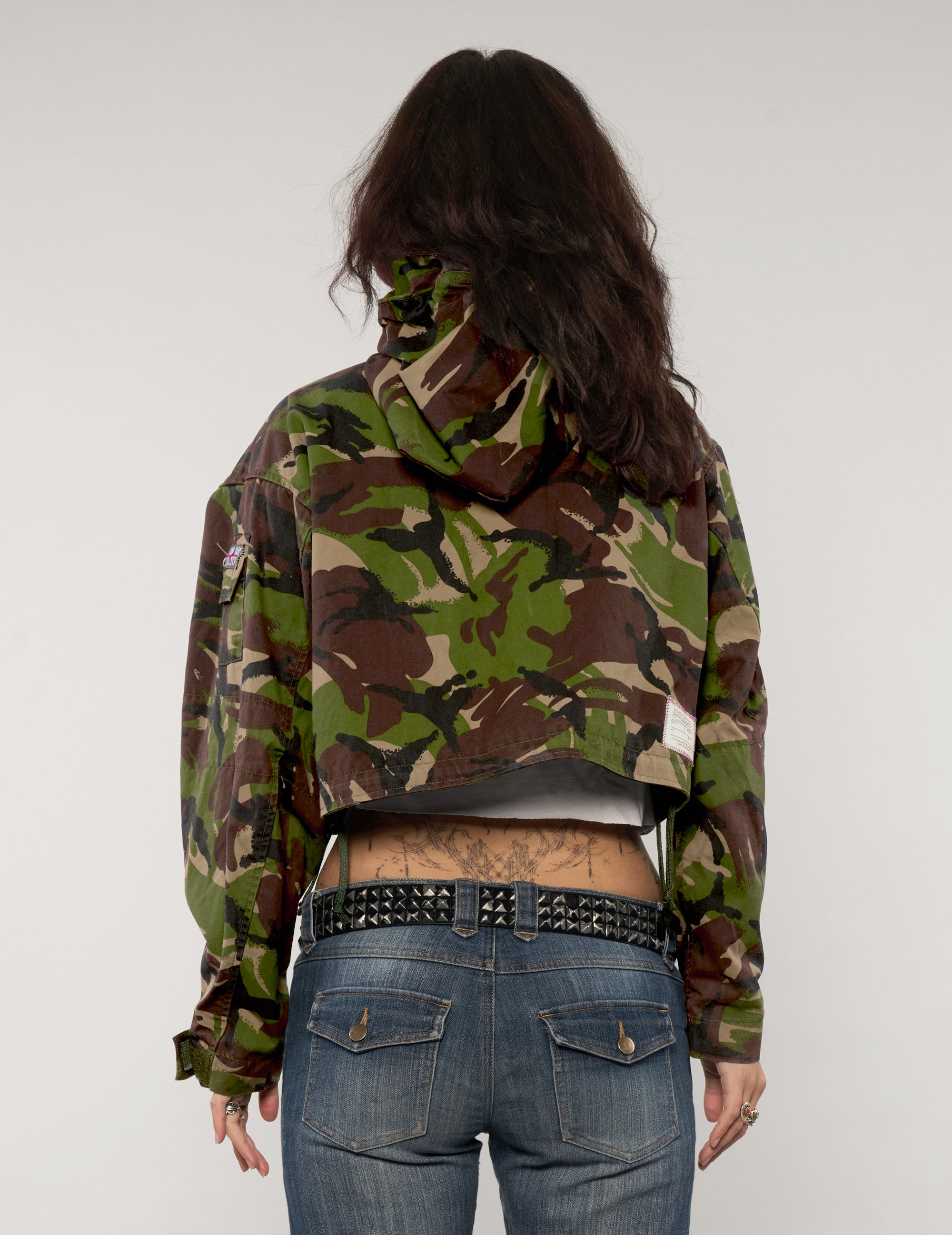 Kurze Kapuzenjacke im Camouflage-Look