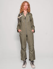 Khakifarbener Jumpsuit mit Patches