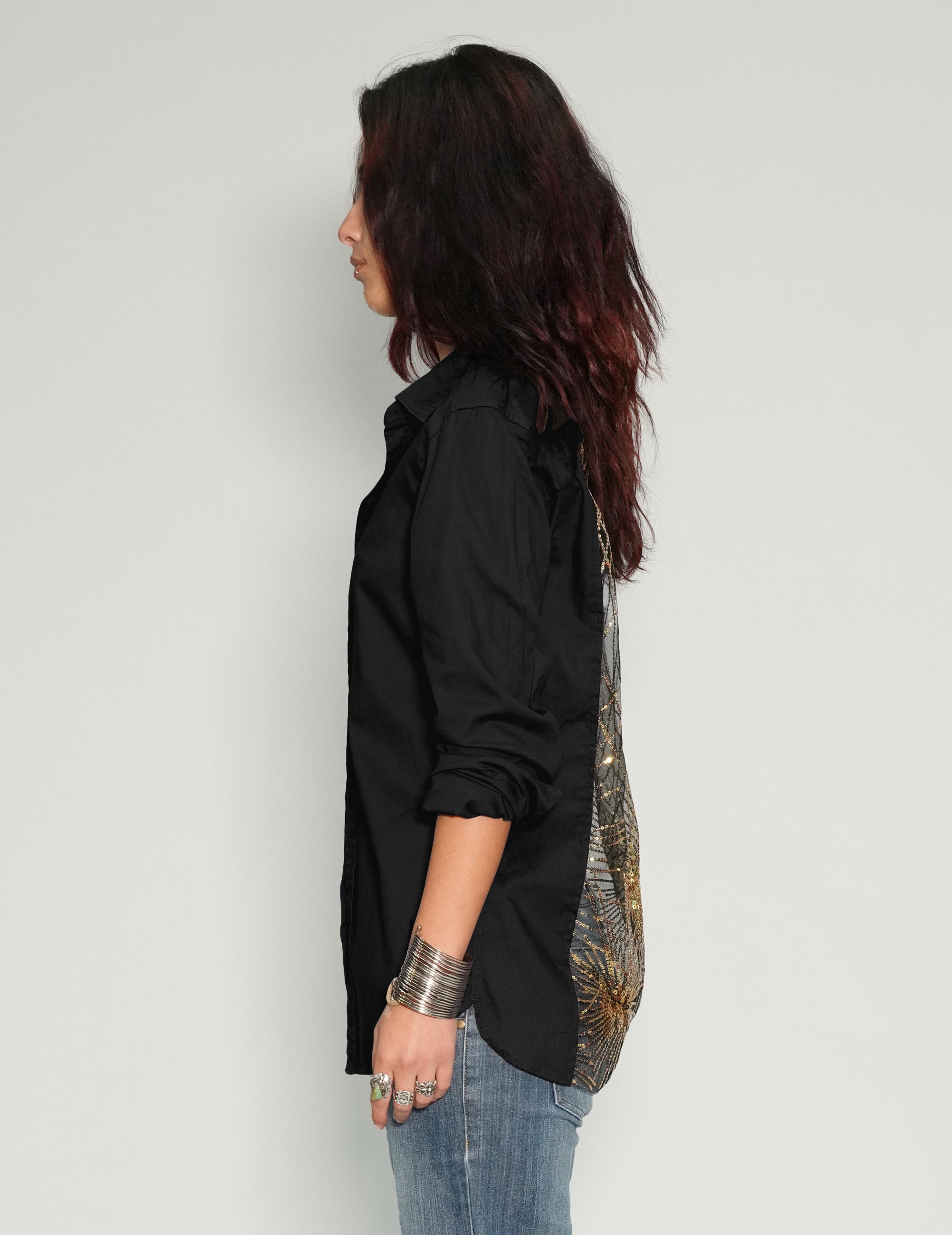 Party-Shirt mit Rückenausschnitt – Goldpailletten – Schwarze Baumwolle