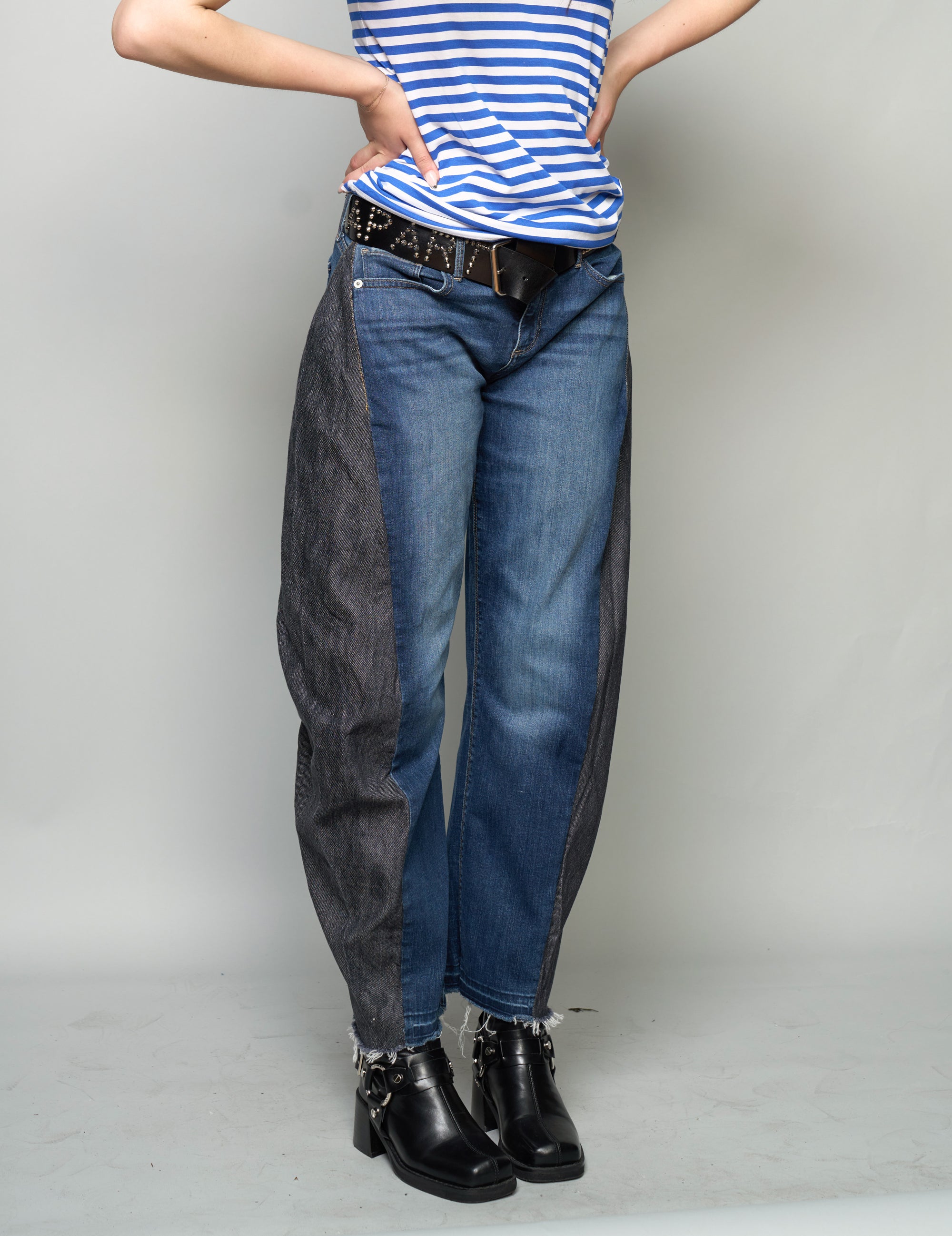 Barrel Fit Jeans mit Seitenpanel