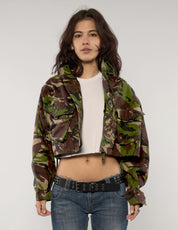 Kurze Kapuzenjacke im Camouflage-Look