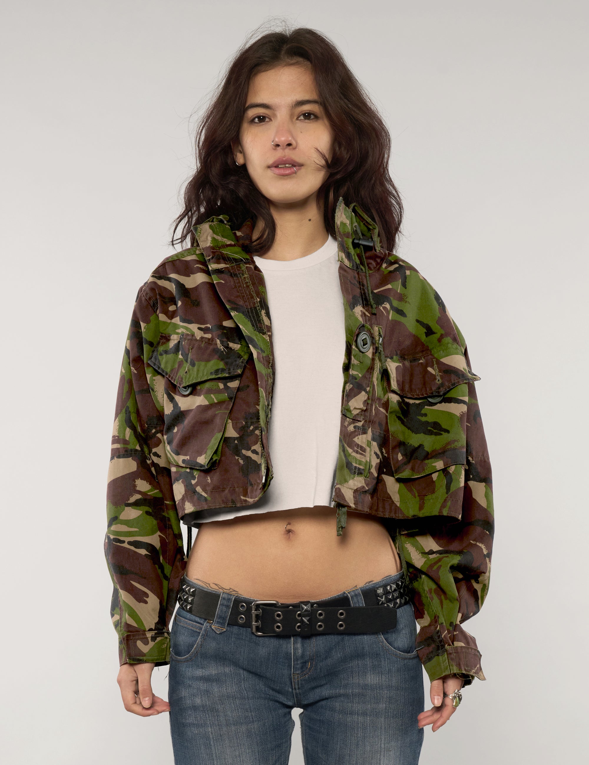 Kurze Kapuzenjacke im Camouflage-Look