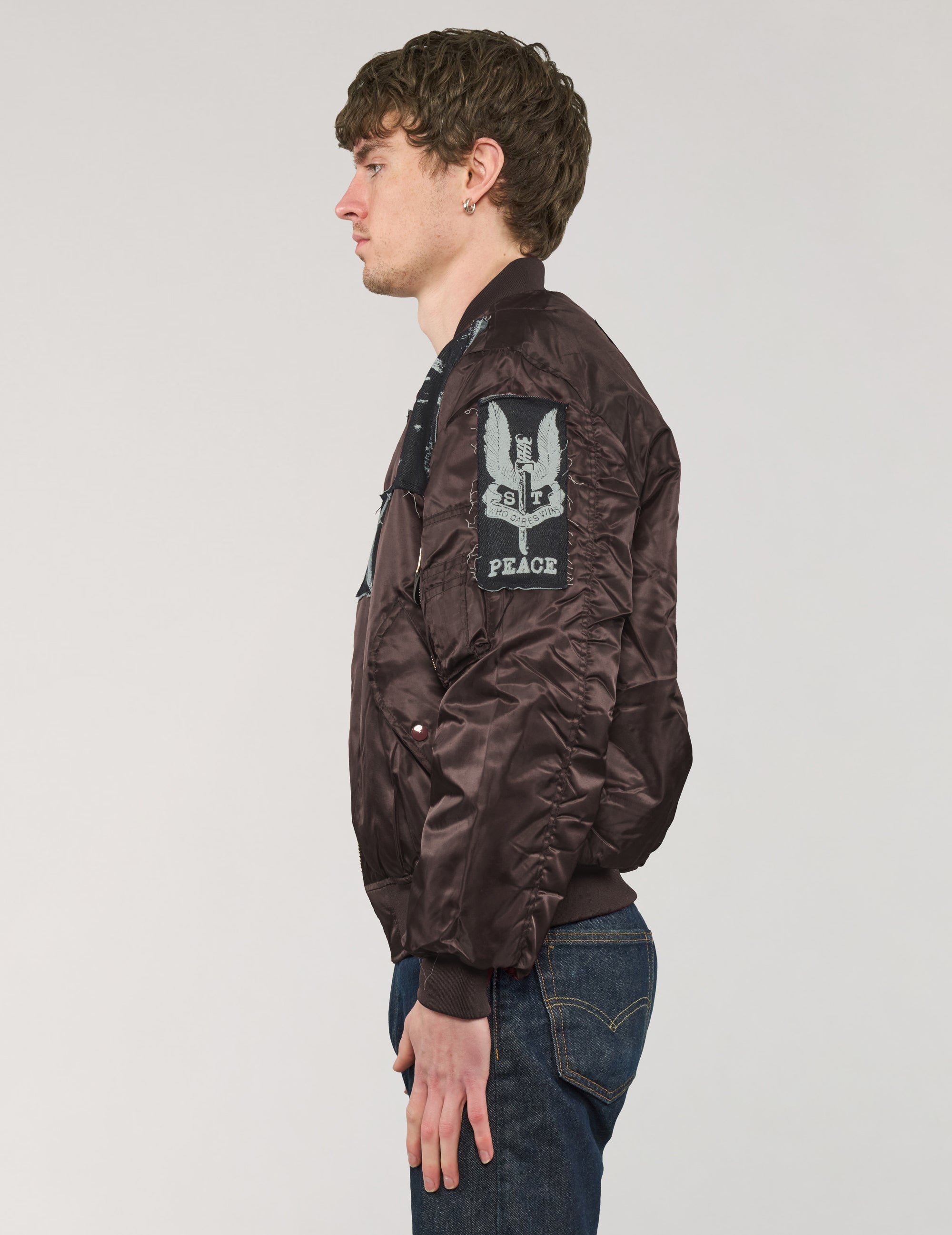 MA-1 Bomberjacke mit Patches in Schwarz