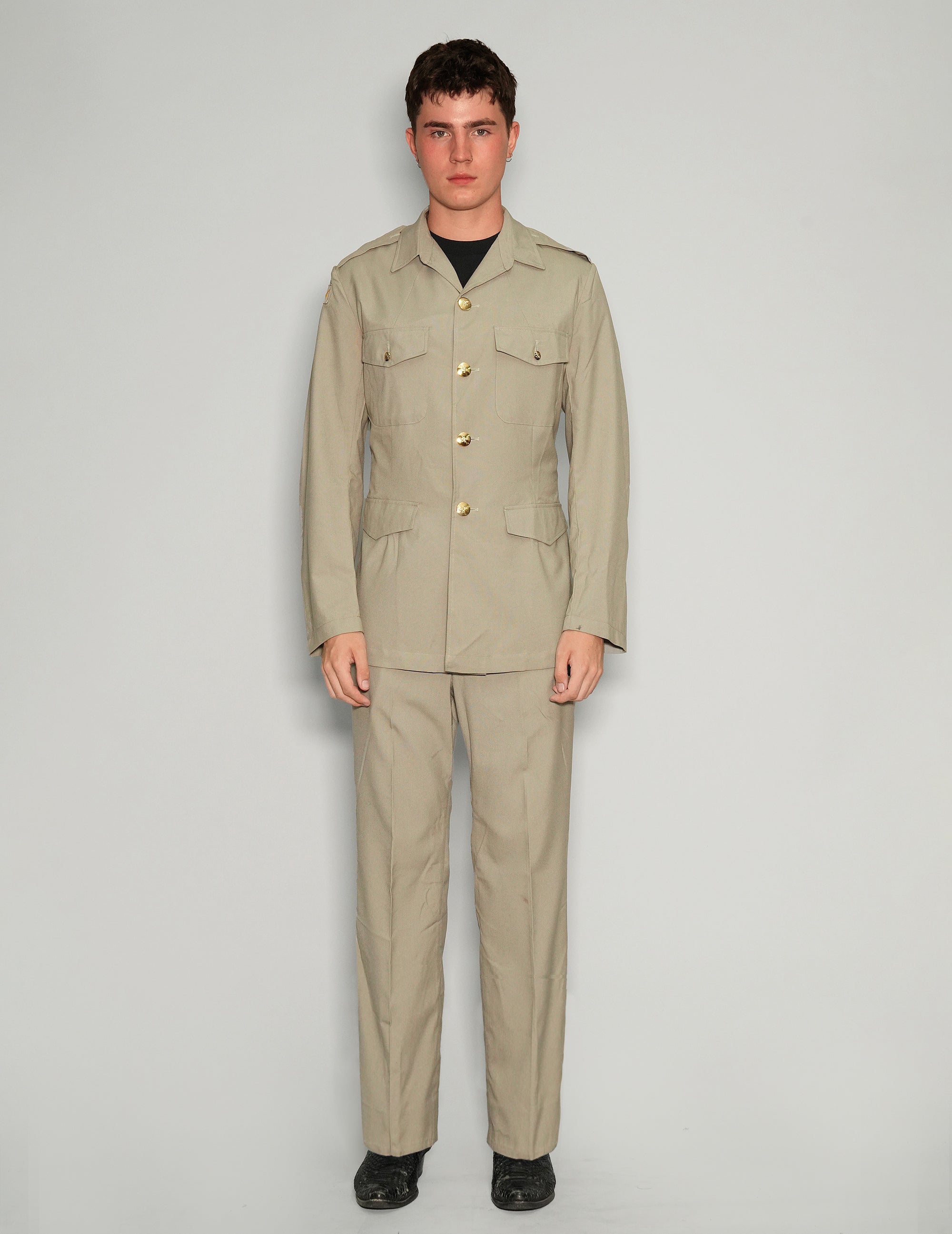 Costume militaire kaki