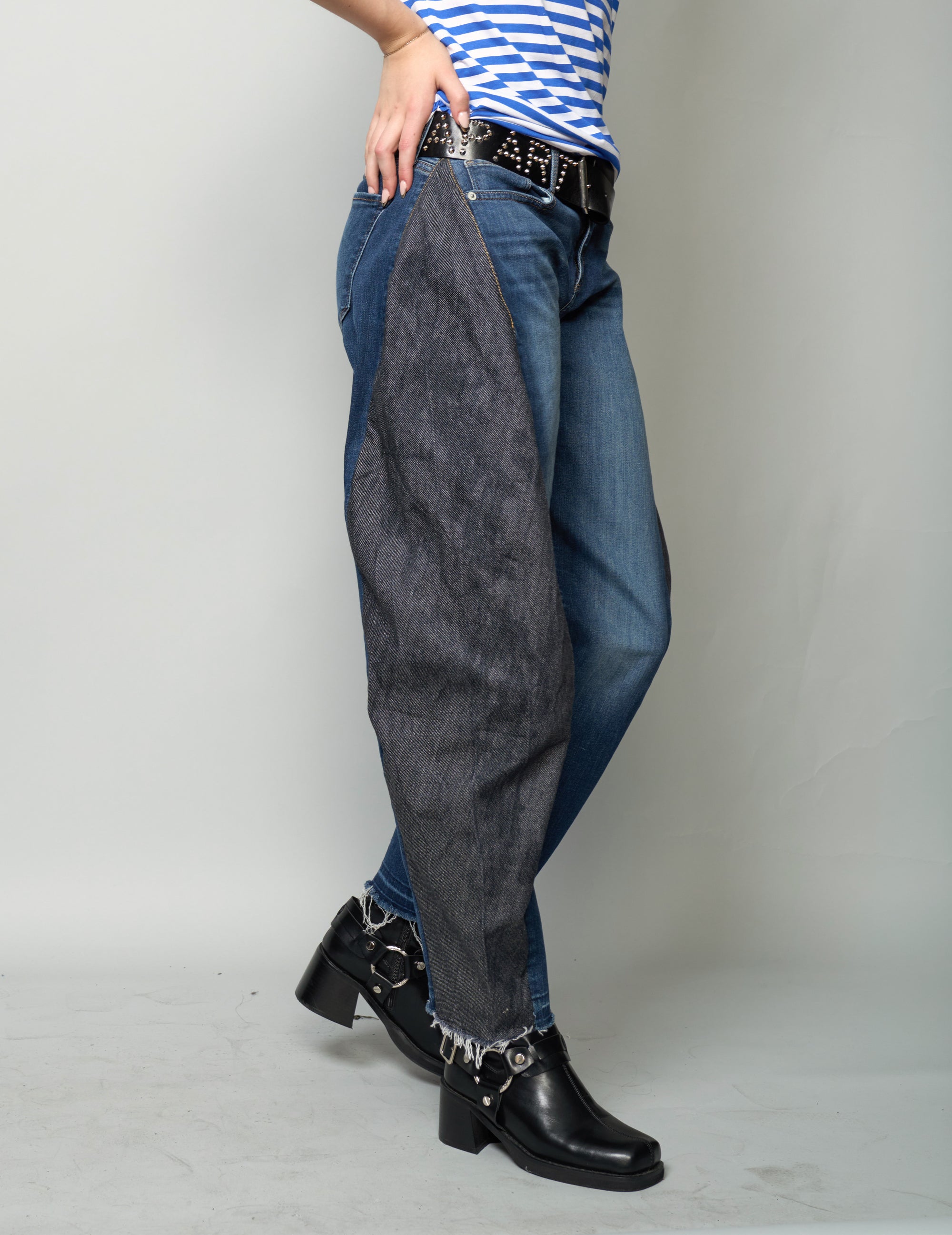 Barrel Fit Jeans mit Seitenpanel