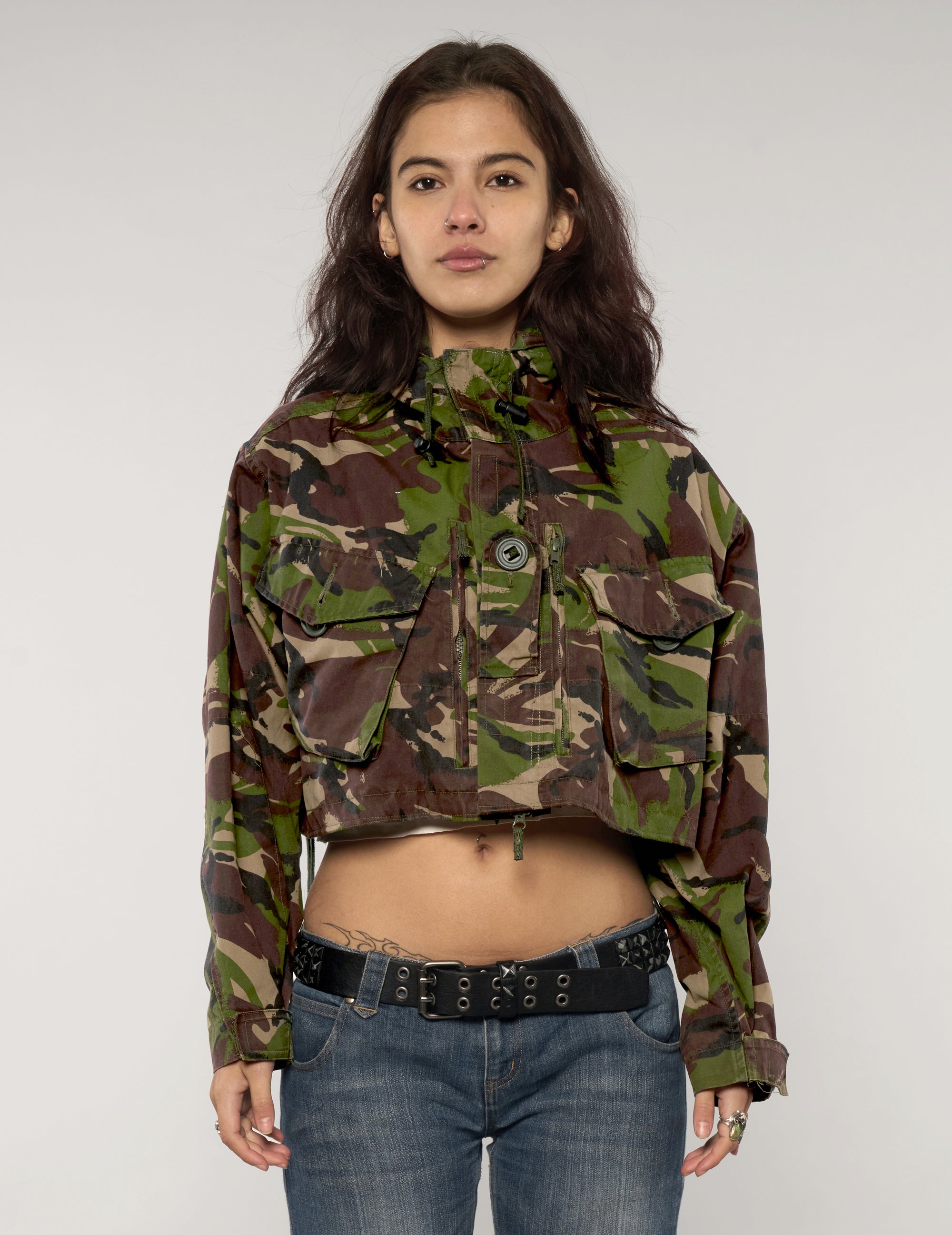 Kurze Kapuzenjacke im Camouflage-Look