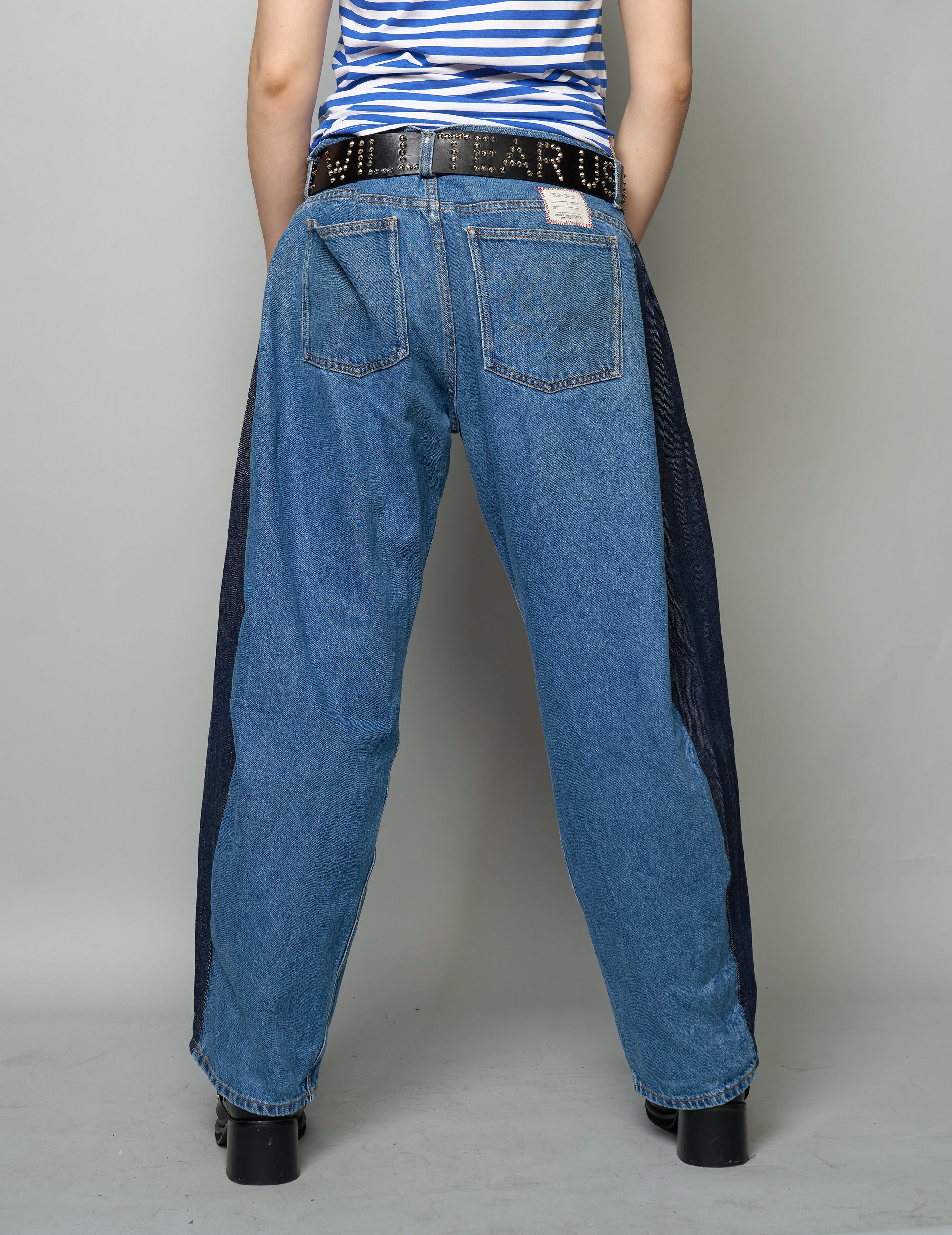 Barrel Fit Jeans mit Seitenpanel