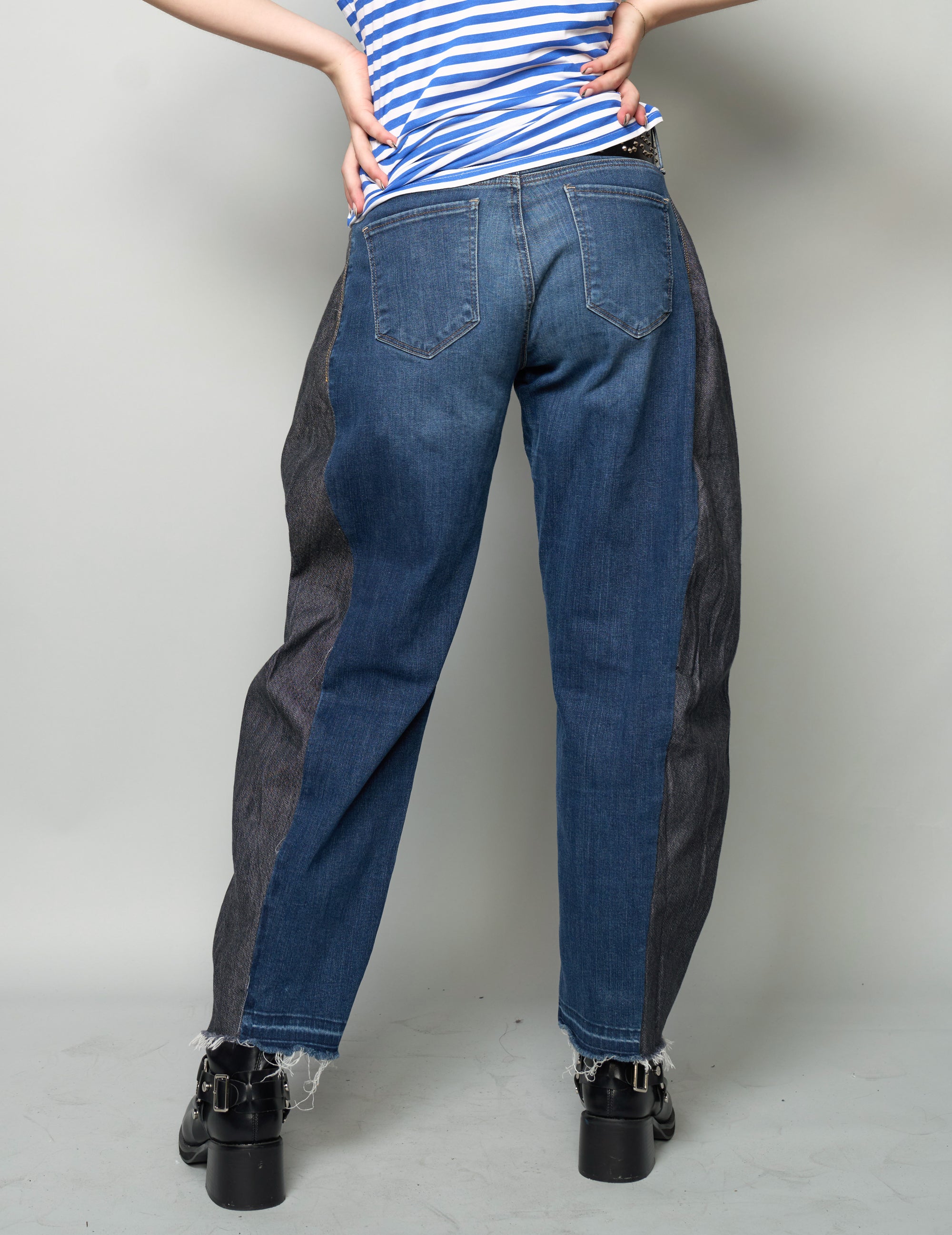 Barrel Fit Jeans mit Seitenpanel