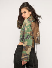 Kurzes Party-Shirt mit Rückenausschnitt – Goldpailletten – Camouflage
