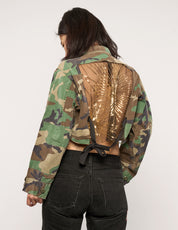 Kurzes Party-Shirt mit Rückenausschnitt – Goldpailletten – Camouflage