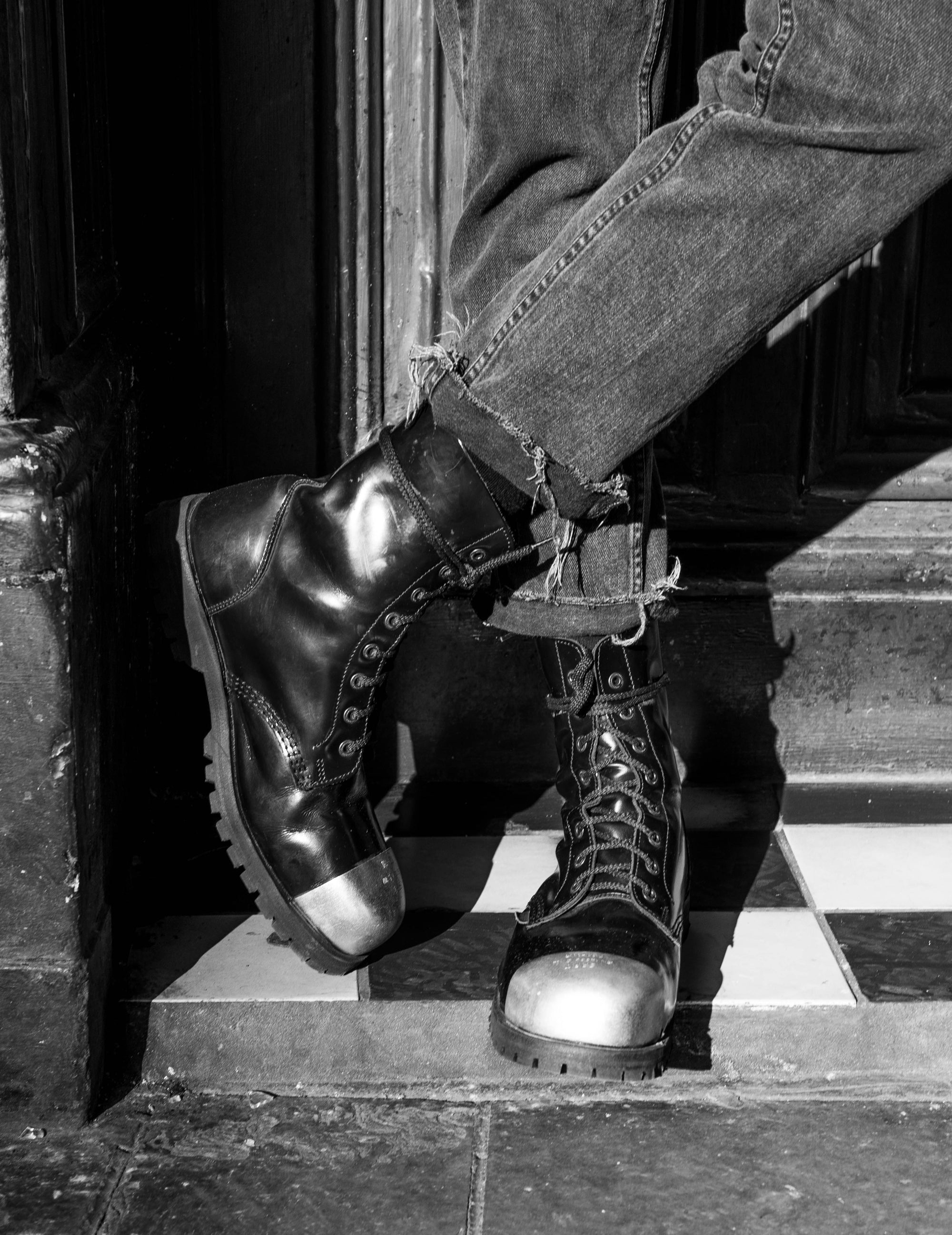 Underground Commando externe Stahlkappenschuhe aus schwarzem Leder
