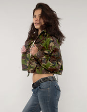 Kurze Kapuzenjacke im Camouflage-Look