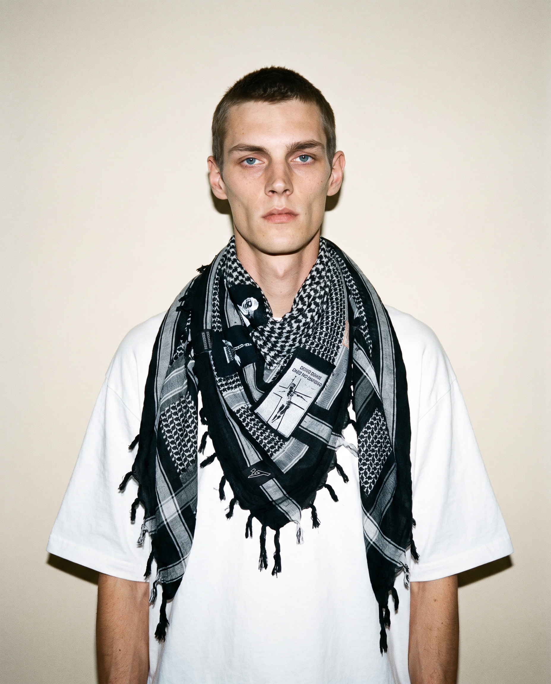 Generated_with_Kive.ai_-_Black_ScarveMads_Minimal_Fashion_Studio_short_sleeve_wide_sleeve_tshirt.png