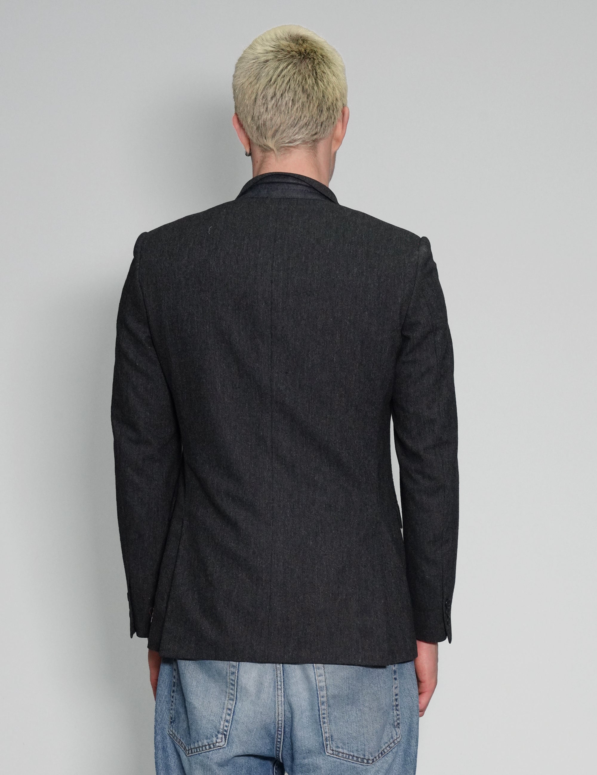 jacket35_03_afe6ebb3-036d-4dfb-bc27-2fe691ad4f3d.jpg