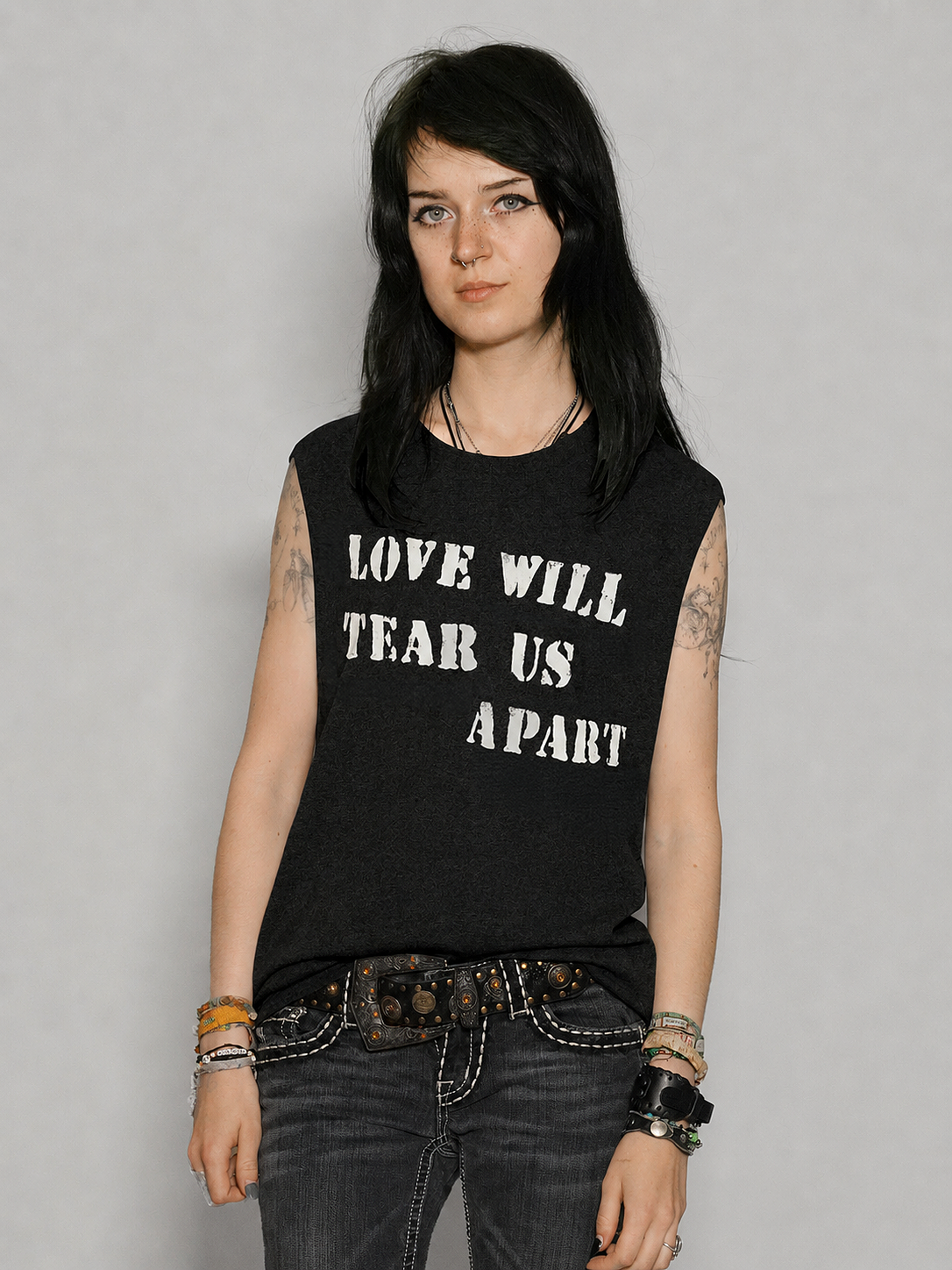 lovewill_vest_black_2df7e451-c4fd-4fb1-bf9b-e64c7cecddee.png